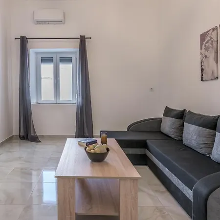 Noula House & * Plaka (Milos)