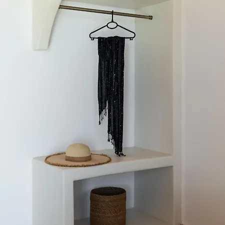 Noula House & Plaka (Milos)