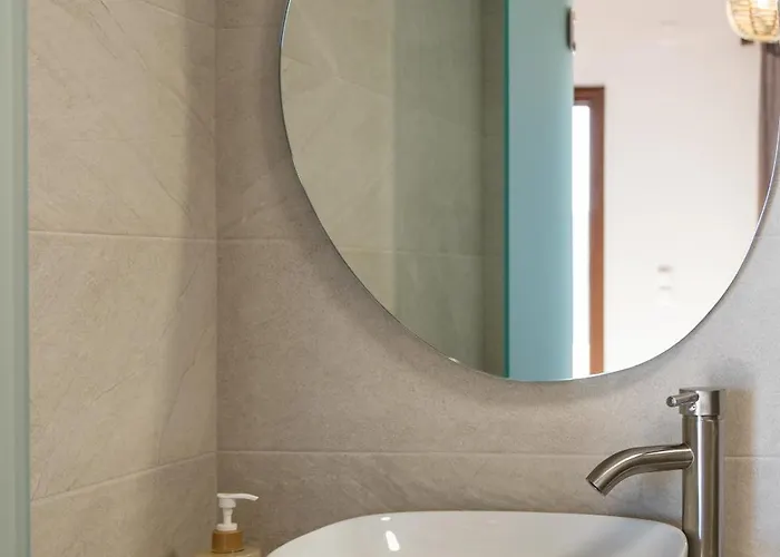 Noula House & Daire Plaka (Milos)