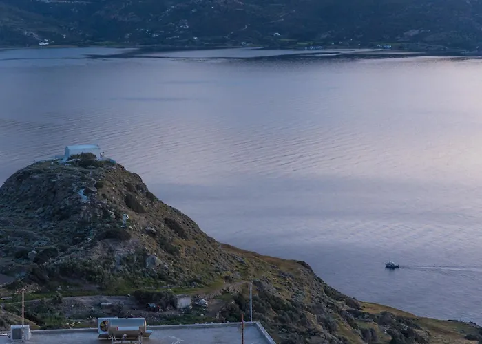 Noula House & Daire Plaka (Milos)