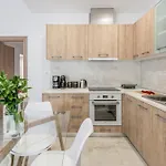 Noula House & Plaka (Milos)