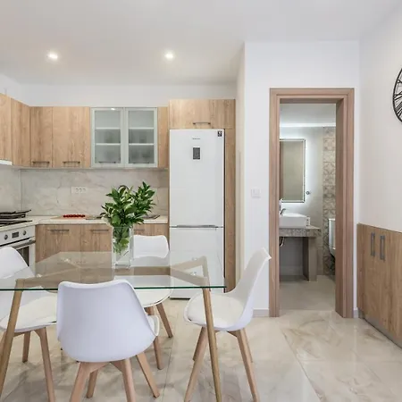 Noula House & Plaka (Milos)