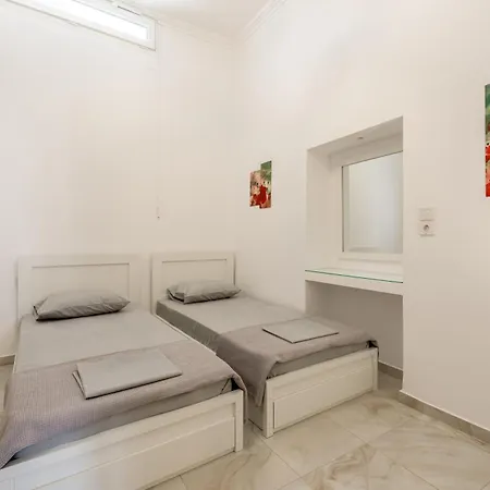 Noula House & Lejlighed Plaka (Milos)