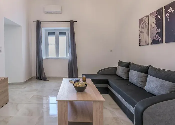 Noula House & * Plaka (Milos)