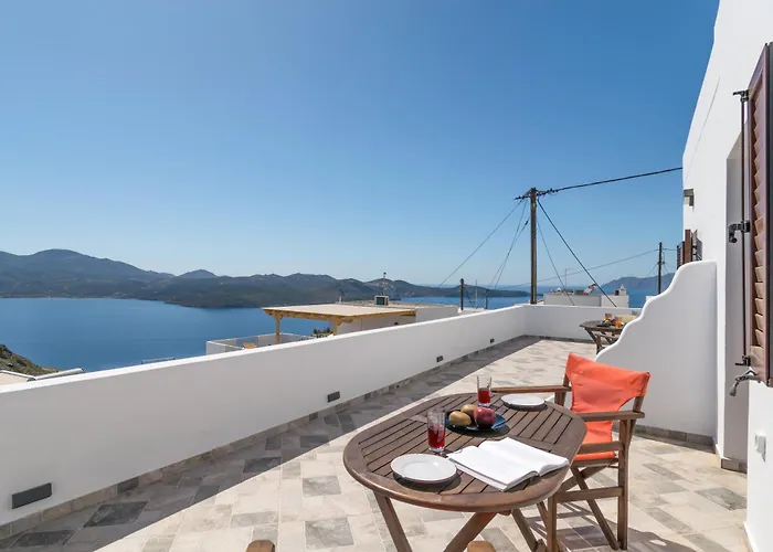 Noula House & Plaka (Milos)